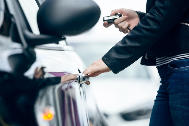 Locksmith cutting a replacement car key on-site in Las Vegas.